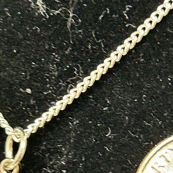 ⭐ Authentic Louis Vuitton Charm Necklace – LV400 - Picture 4 of 6